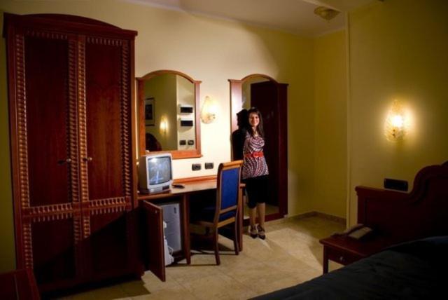 Hotel Duca Di Calabria سيرا سان برونو المظهر الخارجي الصورة