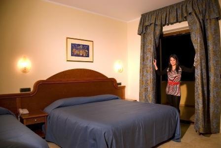 Hotel Duca Di Calabria سيرا سان برونو الغرفة الصورة